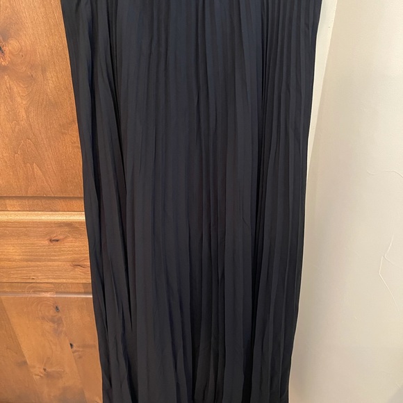 WHBM Pleated Black Maxi Dress Sz 4 NWT - Picture 4 of 9
